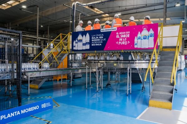 Eco Aguas y Bebidas Saludables recibió la certificación internacional AWS en su planta de Moreno