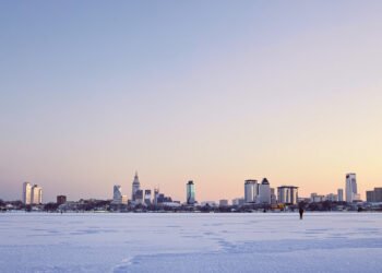 Amanecer helado en Buenos Aires bajo alerta amarilla por frío extremo en septiembre de 2026.