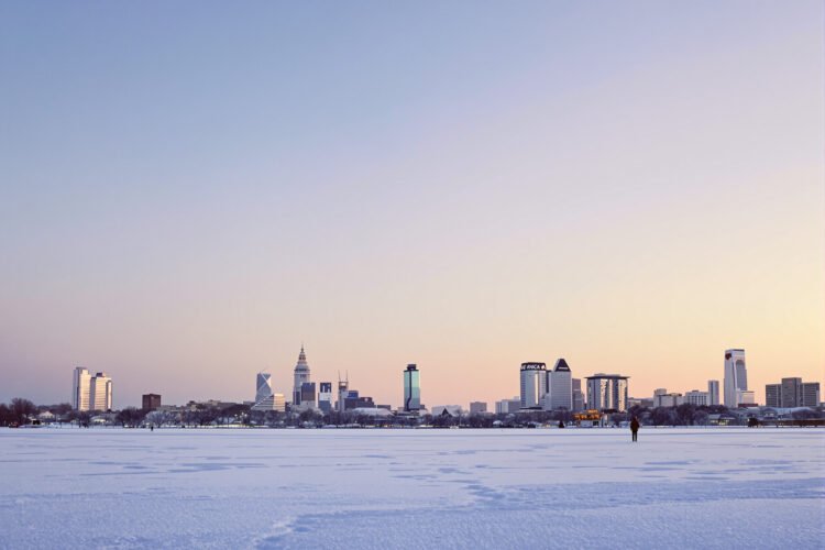 Amanecer helado en Buenos Aires bajo alerta amarilla por frío extremo en septiembre de 2026.