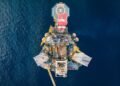 Plataforma petrolera offshore en aguas profundas del Atlántico frente a la costa de Brasil.