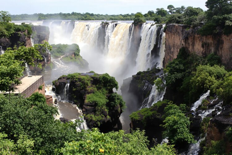 Vista panorámica de las Cataratas del Iguazú en Misiones, uno de los principales atractivos turísticos afectados por El Niño.