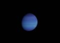 Representación artística de un exoplaneta joven orbitando su estrella en formación.