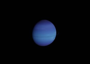 Representación artística de un exoplaneta joven orbitando su estrella en formación.
