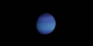 Representación artística de un exoplaneta joven orbitando su estrella en formación.