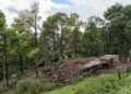 Campamento de refugiados en ladera expuesta a lluvias monzónicas en el sur de Asia.