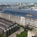 Planta de fabricación de paneles solares en China, representando la industria fotovoltaica en crisis.
