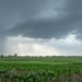 Nubes de tormenta sobre paisaje con lluvias intensas asociadas al fenómeno El Niño 2026.