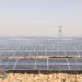 Instalación de paneles solares en Rajasthan, India, donde la energía solar crece un 40% anual.