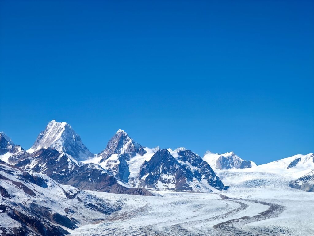 Glaciares del Himalaya en la región montañosa de Nepal, zona afectada por la avalancha vinculada al cambio climático.