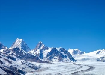 Glaciares del Himalaya en la región montañosa de Nepal, zona afectada por la avalancha vinculada al cambio climático.