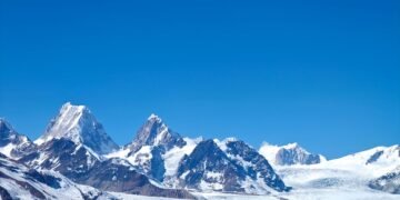 Glaciares del Himalaya en la región montañosa de Nepal, zona afectada por la avalancha vinculada al cambio climático.