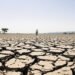 Tierra agrietada por la sequía en Centroamérica, región afectada por el fenómeno de El Niño.