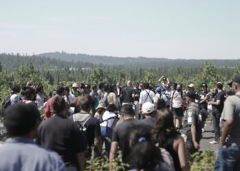 Representantes de pueblos indígenas reunidos en encuentro sobre conservación territorial en Kenia.