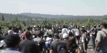 Representantes de pueblos indígenas reunidos en encuentro sobre conservación territorial en Kenia.