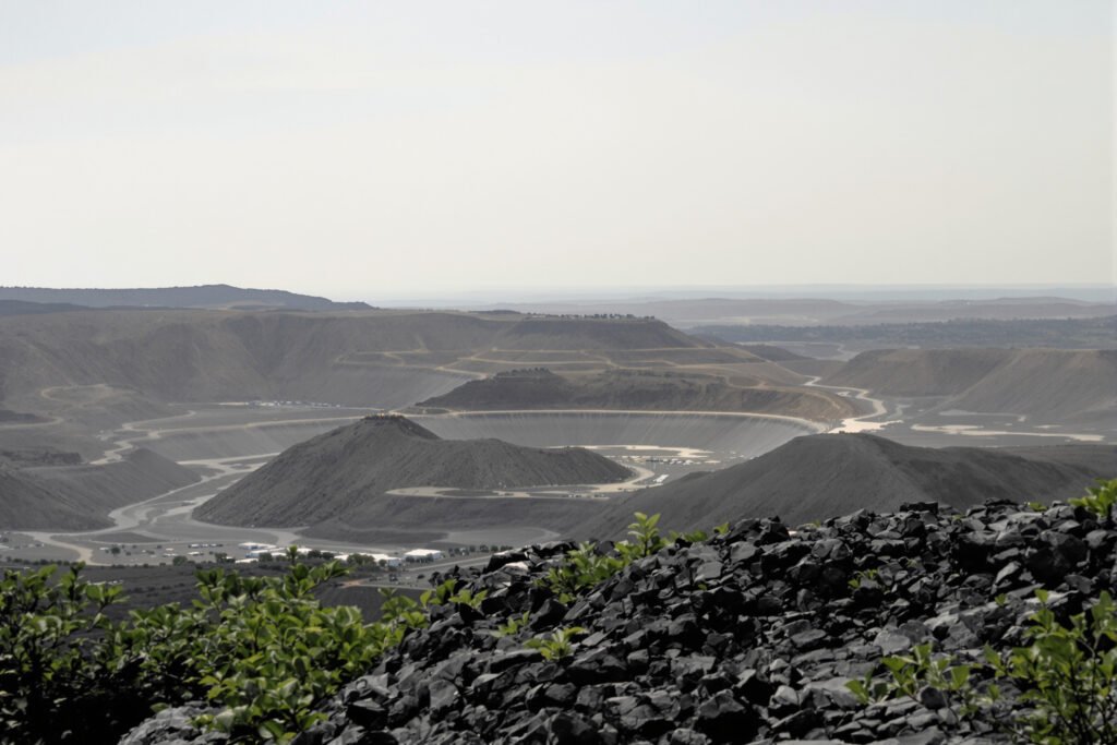 Mina de oro a cielo abierto en Venezuela, representativa de la crisis de minería ilegal en el Arco Minero del Orinoco.