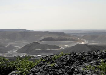 Mina de oro a cielo abierto en Venezuela, representativa de la crisis de minería ilegal en el Arco Minero del Orinoco.