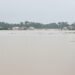 Aldea inundada en Vietnam del norte con casas sumergidas y calles convertidas en ríos tras lluvias extremas.