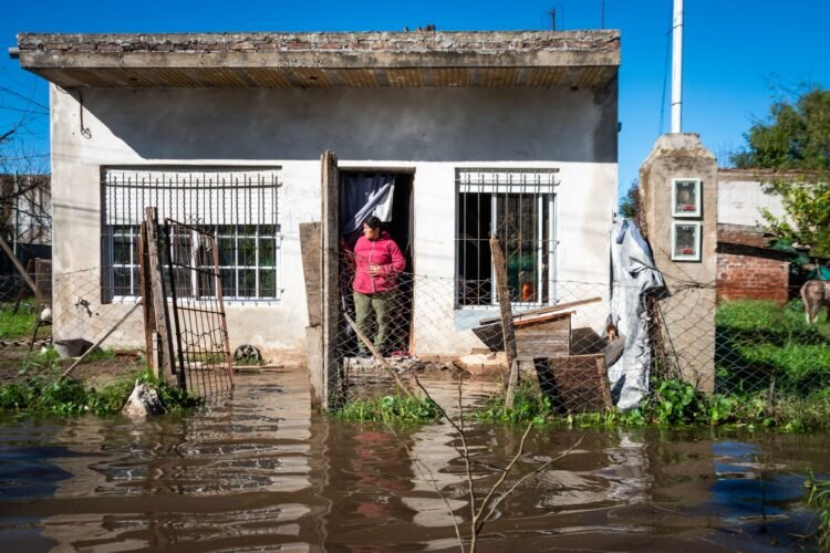 Campo inundado en la provincia de Buenos Aires con pérdidas productivas.