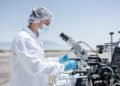 Investigadora trabajando en laboratorio, imagen representativa del caso Virginia Aparicio y la persecución en el INTA.