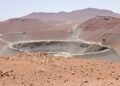 Paisaje alto-andino en Perú con operaciones mineras a cielo abierto, región de Apurímac.