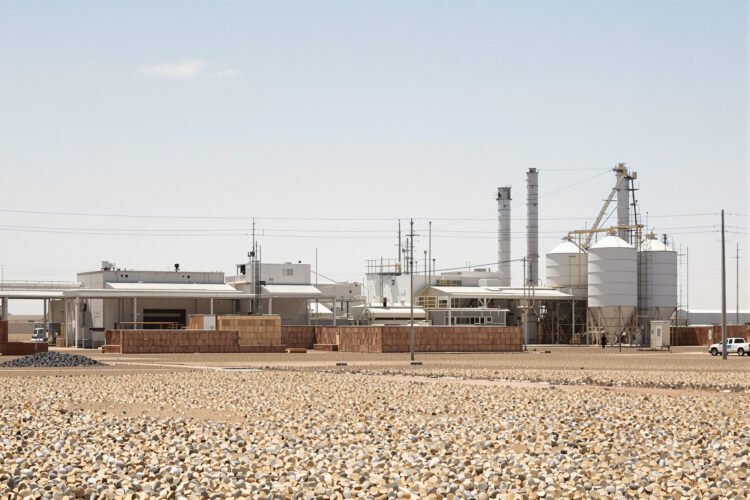 Planta industrial de procesamiento de maní en Córdoba, Argentina, representando la crisis de Manisur.