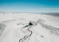 Erosión del permafrost en tundra de latitudes altas, uno de los procesos de retroalimentación que empeora el calentamiento gl