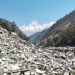 Escombros tras inundaciones en zonas montañosas de Nepal durante la crisis de agosto de 2026.