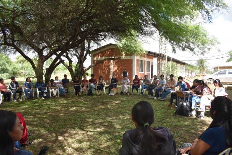 ¿Qué nos reúne a las personas cuando venimos de distintos lugares, hablamos con acentos diferentes y se nos interponen fronteras?