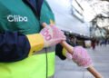 Guantes rosas en la recolección de residuos: una campaña de prevención del cáncer de mama que sale a la calle