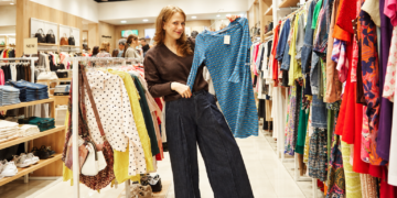 Galpón de Ropa llevó la moda circular al shopping: abrió en DOT Baires un local de compra y venta de ropa usada