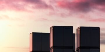Torres de refrigeración de un centro de datos al atardecer, infraestructura clave para enfriar servidores de inteligencia art