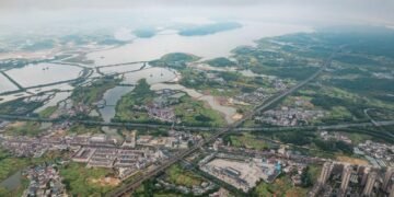 Equipo de monitoreo sísmico en zona montañosa de China, uno de los países con mayor actividad tectónica de Asia.