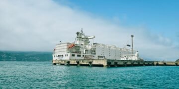 Infraestructura submarina en aguas costeras de China, donde se instalan centros de datos bajo el mar.
