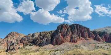 Paisaje montañoso de Armenia, sede de la COP17 de biodiversidad que evalúa los desafíos de protección de ecosistemas.