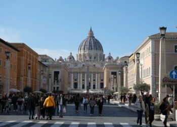 Plaza de San Pedro en el Vaticano, donde el Papa León XIV pronunció su mensaje sobre el modelo consumista.