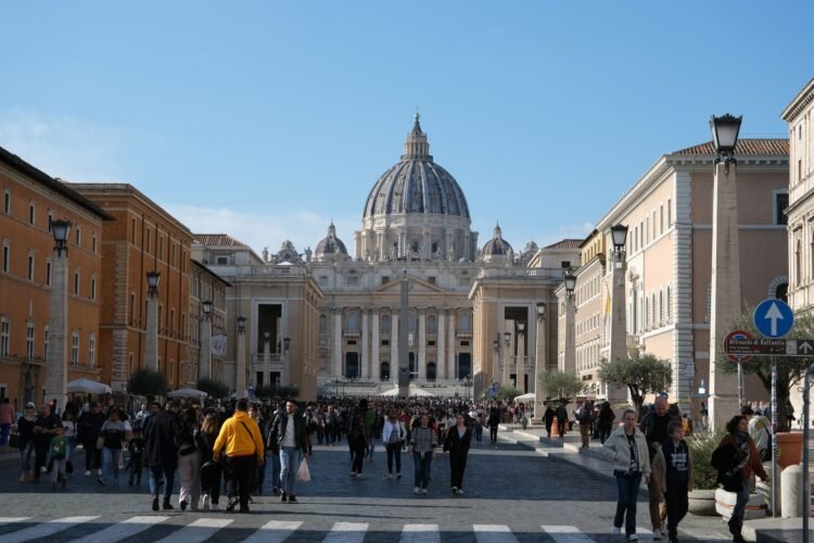 Plaza de San Pedro en el Vaticano, donde el Papa León XIV pronunció su mensaje sobre el modelo consumista.