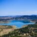 Tierra agrietada por la sequía en el paisaje español, símbolo del cambio climático que enfrenta el país.