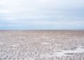 Vista aérea del salar del Hombre Muerto en Catamarca, uno de los principales enclaves de producción de litio en Argentina.