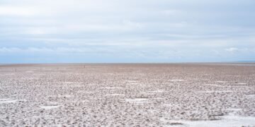 Vista aérea del salar del Hombre Muerto en Catamarca, uno de los principales enclaves de producción de litio en Argentina.