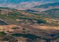 Colinas reforestadas en terrazas en la provincia de Shaanxi, China, bajo el programa Larga Marcha Verde.