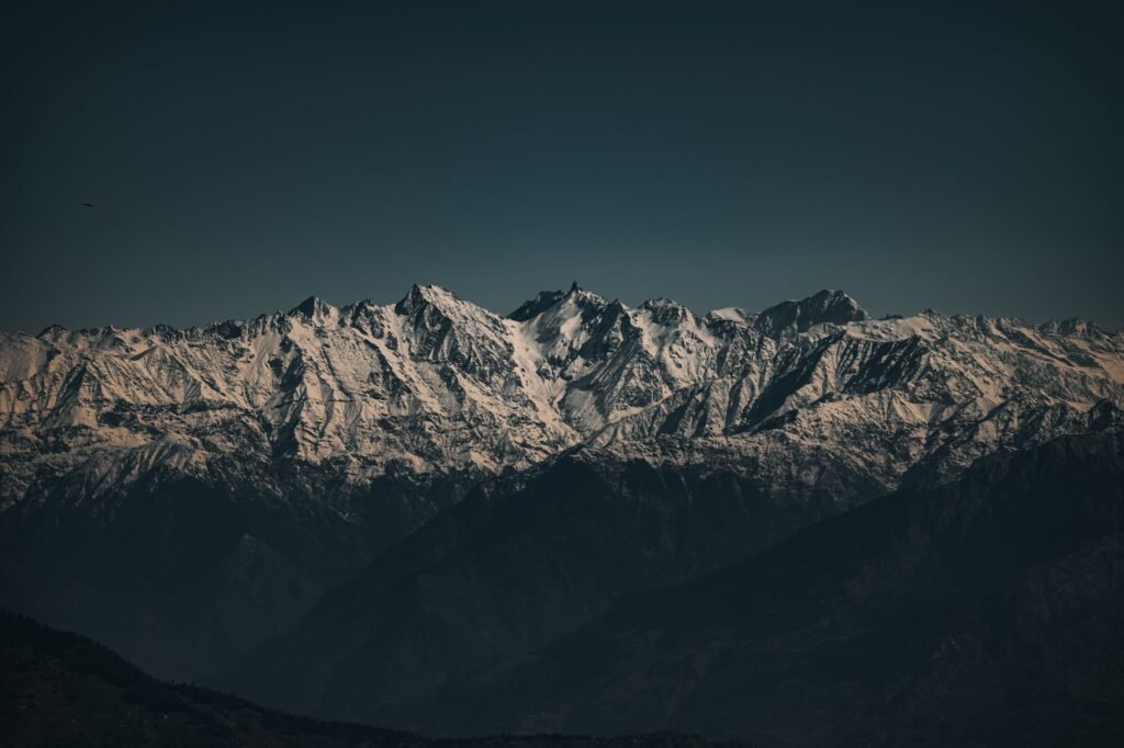 Vista de la cordillera del Himalaya, donde Nepal busca unir a India y China para enfrentar el derretimiento de glaciares.
