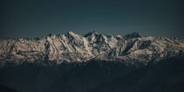 Vista de la cordillera del Himalaya, donde Nepal busca unir a India y China para enfrentar el derretimiento de glaciares.