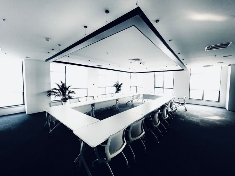 Sala de conferencias vacía tras el fracaso de la reunión del IPCC en Etiopía.