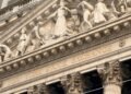 Fachada de edificio financiero en Wall Street, sede de la SEC y empresas cotizadas en EEUU.
