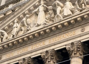 Fachada de edificio financiero en Wall Street, sede de la SEC y empresas cotizadas en EEUU.
