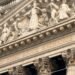 Fachada de edificio financiero en Wall Street, sede de la SEC y empresas cotizadas en EEUU.