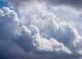 Nubes de tormenta densas sobre el cielo argentino, vinculadas al impacto del Súper Niño en Argentina.