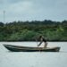 Pescadores artesanales en el río Magdalena, Colombia, región donde trabaja la lideresa ambiental Yuly Velásquez.